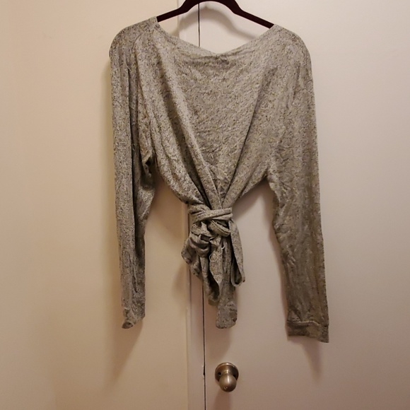 Gray long sleeve wrap crop top - Picture 3 of 3